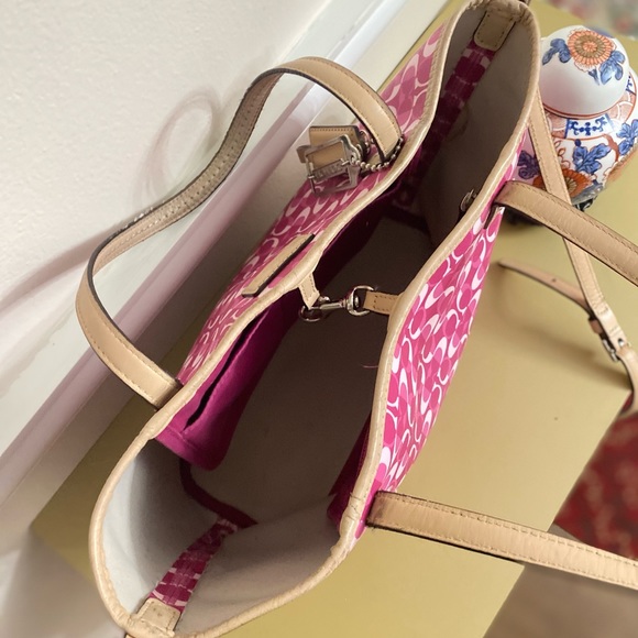 Coach Art Signature Small Tote bag - Picture 8 of 11